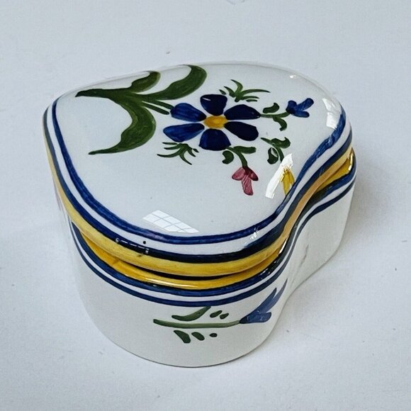 Porcelain Handpainted Heart Shaped Trinket Box Flowers Portugal 204-E - Picture 4 of 8